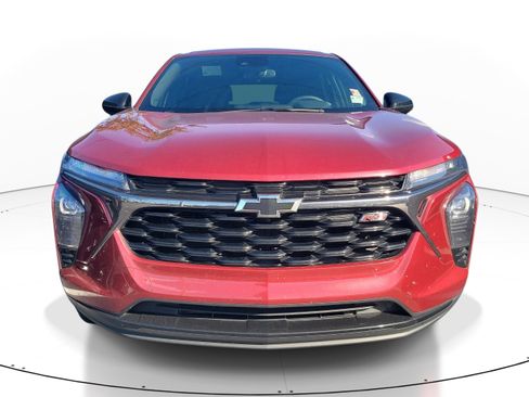 Used 2025 Chevrolet Trax RS FWD image 2