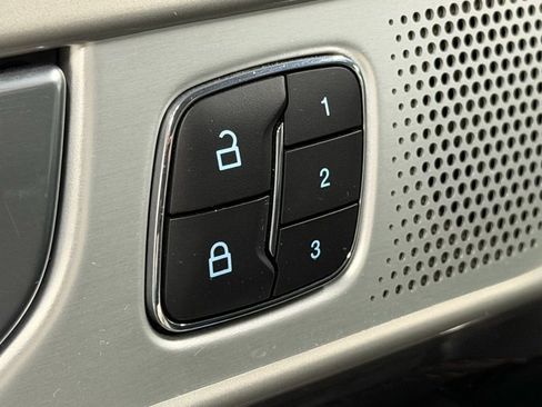 Used 2023 Ford Explorer Platinum w/ Technology Package image 62