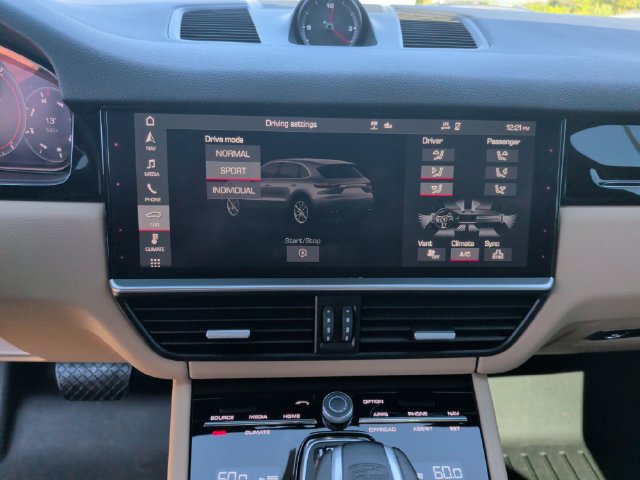 Used 2021 Porsche Cayenne AWD/4WD image 19