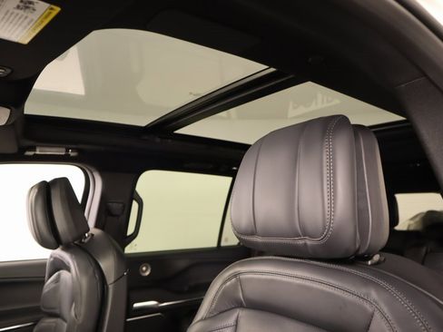 New 2025 Lincoln Navigator Reserve w/ Jet Appearance Package image 15