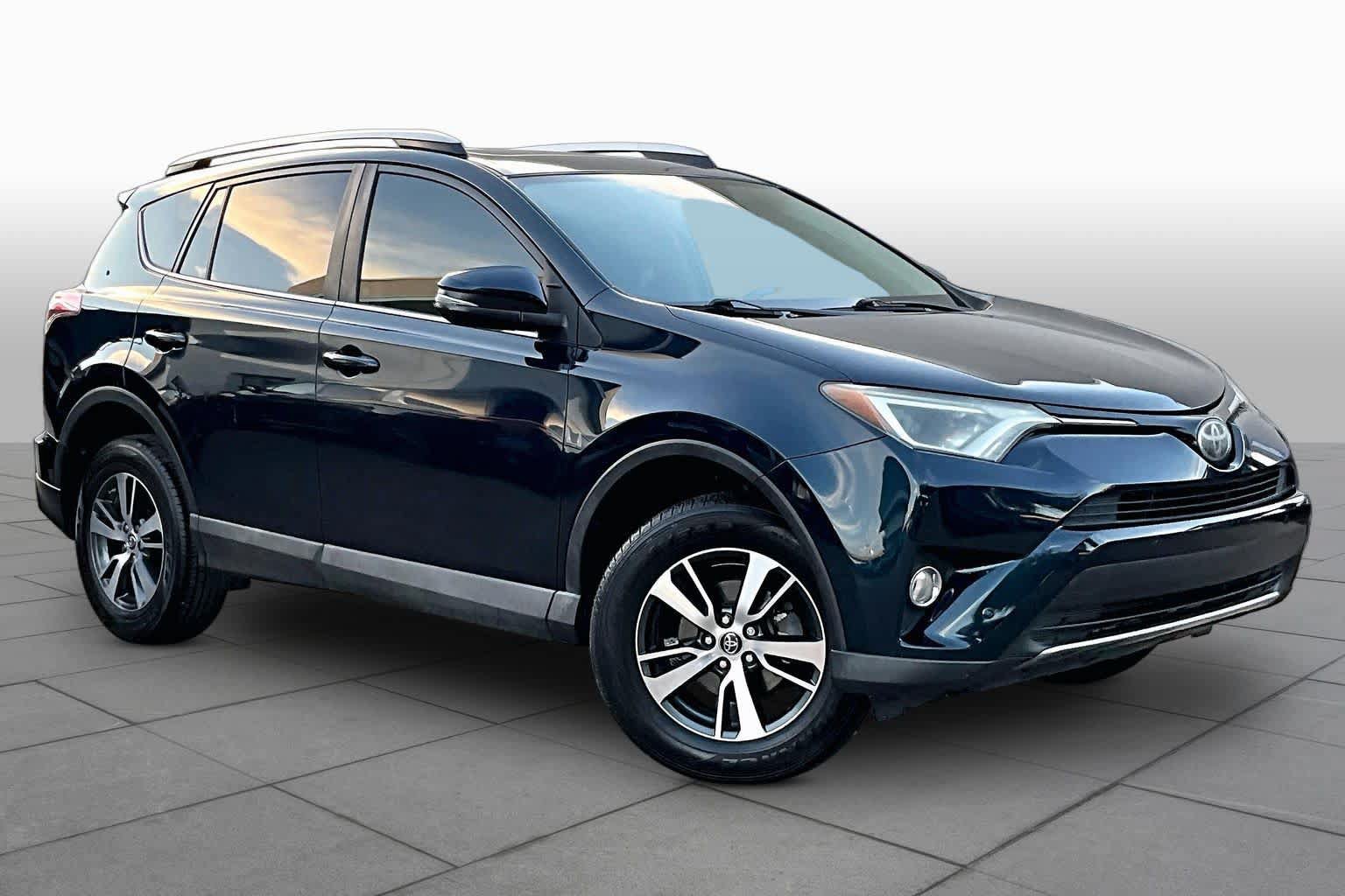 Used 2017 Toyota RAV4 XLE AWD/4WD image 3