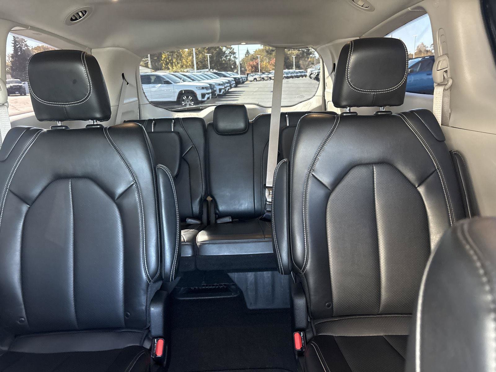 Used 2024 Chrysler Pacifica Touring-L FWD image 25