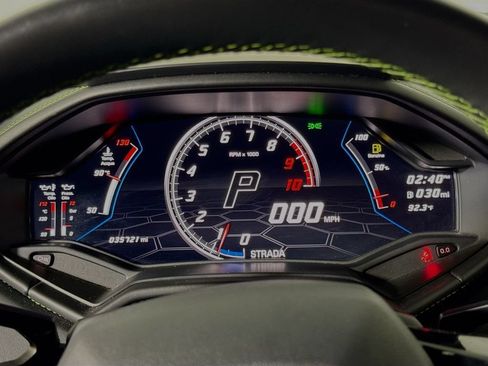 Used 2021 Lamborghini Huracan EVO RWD image 11