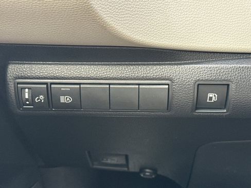 Certified 2025 Toyota Corolla LE image 30