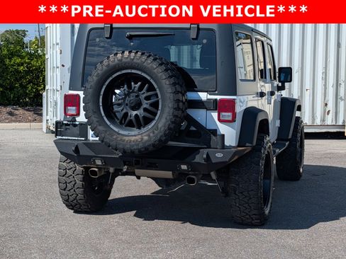 Used 2017 Jeep Wrangler Unlimited Rubicon w/ Connectivity Group image 4