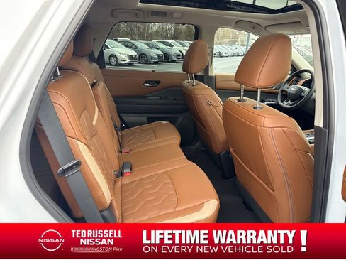 New 2026 Nissan Pathfinder Platinum image 29