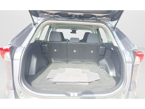 Used 2022 Toyota RAV4 LE image 7