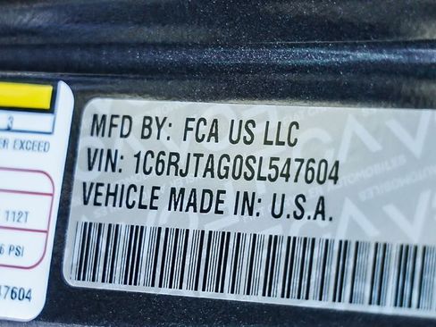 New 2025 Jeep Gladiator Sport w/ Premium Package image 29