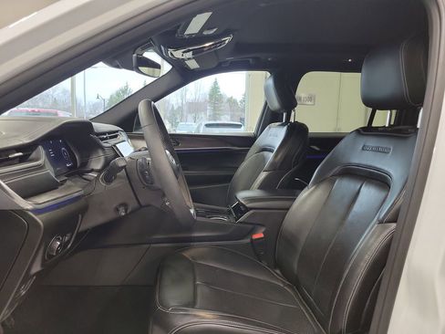 Used 2023 Jeep Grand Cherokee Overland image 10