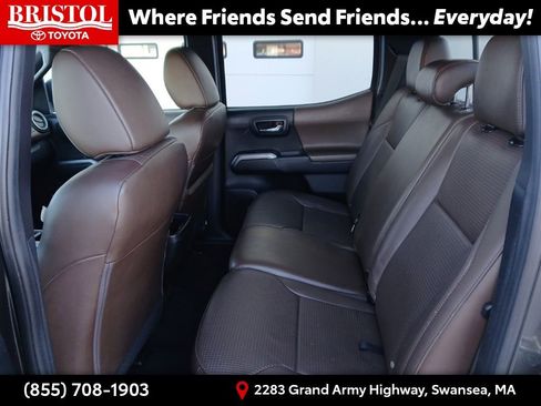 Used 2016 Toyota Tacoma Limited w/ Towing Package image 17