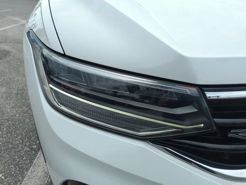 Used 2024 Volkswagen Tiguan SE R-Line FWD image 17