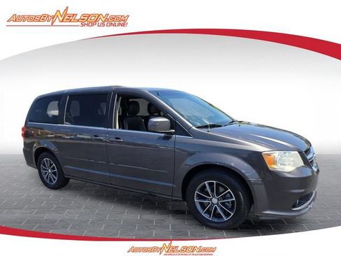 Used 2017 Dodge Grand Caravan SXT FWD image 1