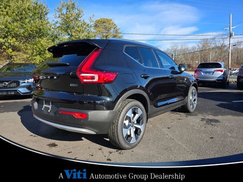 Used 2025 Volvo XC40 B5 Core w/ Protection Package Premier image 8