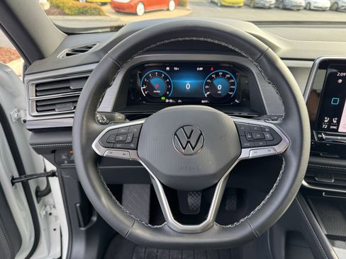 Used 2024 Volkswagen Atlas Cross Sport SE image 20