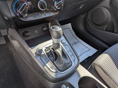 Used 2023 Hyundai Kona SE image 11