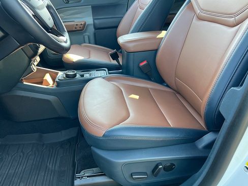 Used 2024 Ford Maverick Lariat image 9