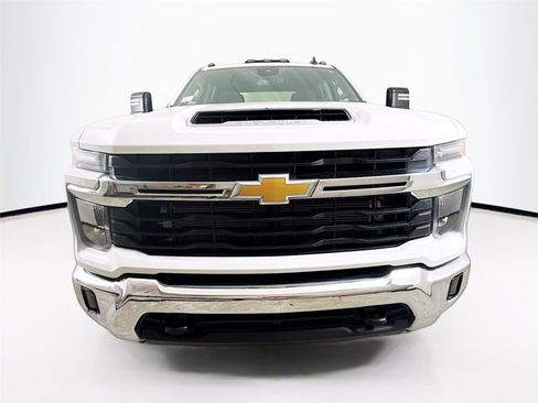 Used 2025 Chevrolet Silverado 3500 LT image 2