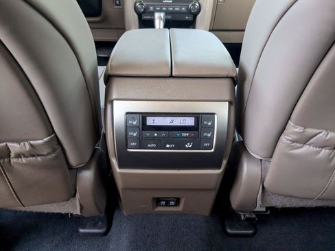 Used 2023 Lexus GX 460 Premium w/ Accessory Package AWD/4WD image 25