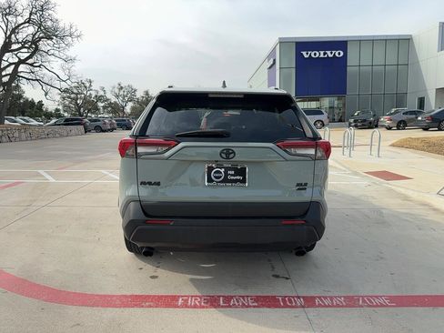 Used 2019 Toyota RAV4 XLE w/ Convenience Package image 5