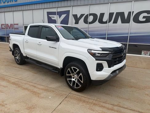 Used 2023 Chevrolet Colorado Z71 w/ Z71 Convenience Package 2 AWD/4WD image 2