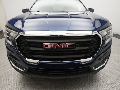 Used 2023 GMC Terrain SLE w/ Driver Convenience Package image 22
