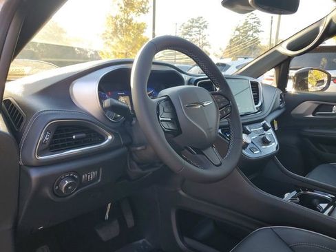 New 2026 Chrysler Pacifica Limited w/ S Appearance Package image 20