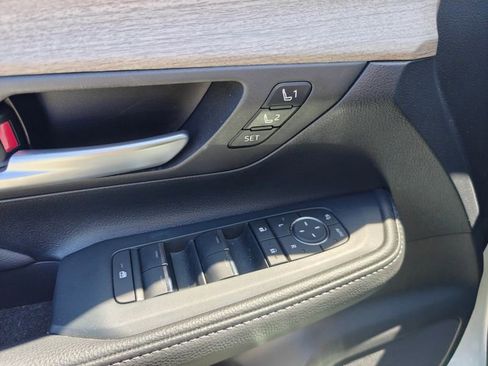 Used 2024 Toyota Grand Highlander AWD image 12