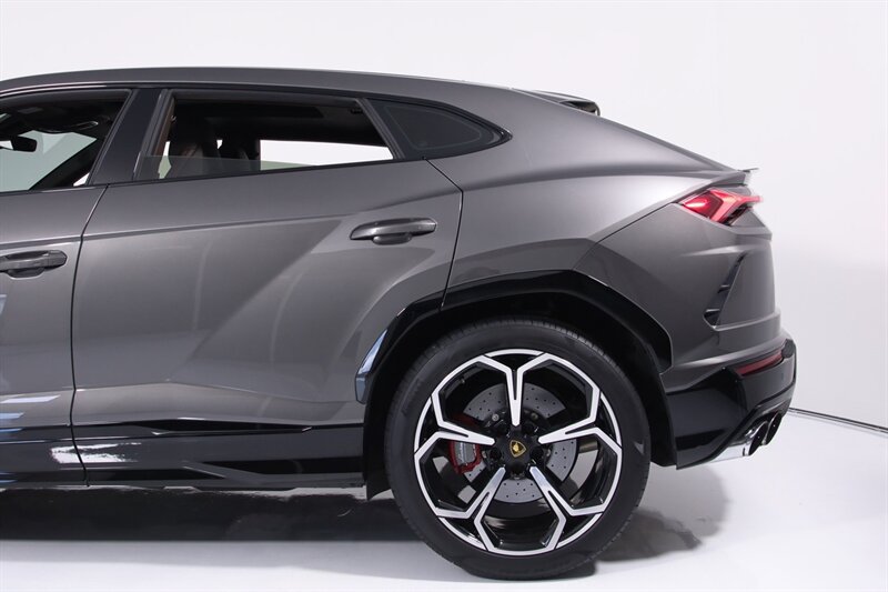Used 2021 Lamborghini Urus AWD/4WD image 7