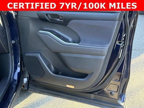 Used 2025 Toyota Highlander LE image 8