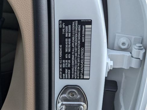 Used 2025 Porsche Macan image 30