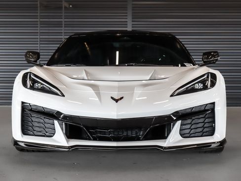 Used 2026 Chevrolet Corvette ZR1 w/ Stealth Interior Trim Package RWD image 9