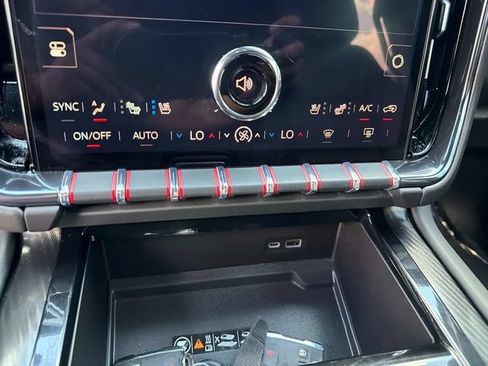 Used 2025 GMC Yukon AT4 w/ AT4 Premium Plus Package AWD/4WD image 25