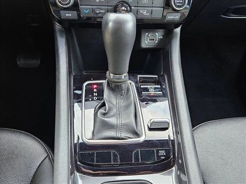 Used 2024 Jeep Compass Latitude image 12