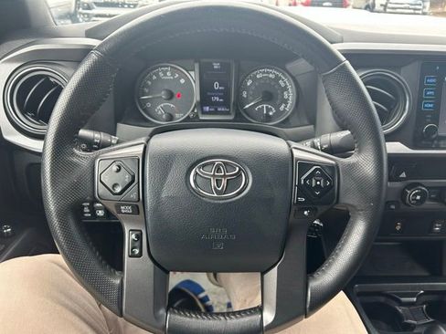 Used 2017 Toyota Tacoma TRD Sport w/ Tow Package image 18
