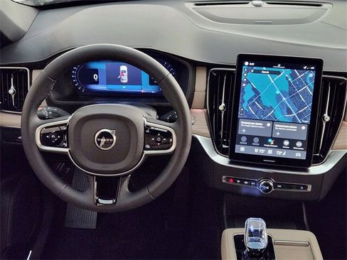New 2026 Volvo XC90 B6 Plus w/ Protection Package Premier image 27
