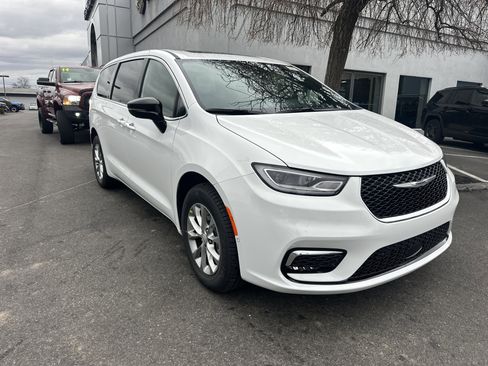 New 2026 Chrysler Pacifica Limited image 1