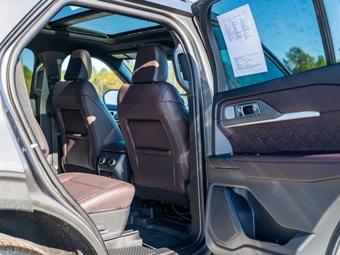 Certified 2025 Ford Explorer Platinum w/ Ultimate Package image 16