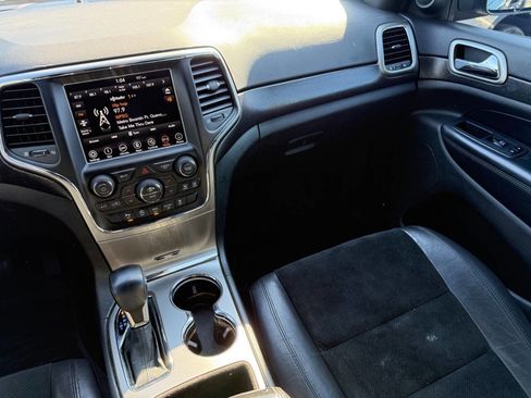 Used 2018 Jeep Grand Cherokee Altitude image 19