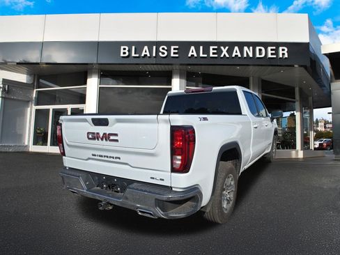 Used 2023 GMC Sierra 1500 SLE AWD/4WD image 3