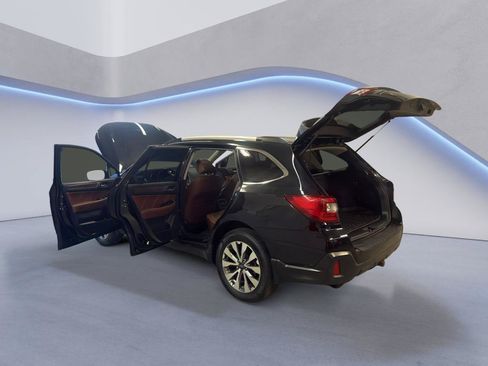 Used 2018 Subaru Outback 2.5i Touring AWD/4WD image 12