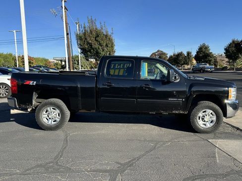 Used 2007 Chevrolet Silverado 2500 LTZ w/ Suspension Package, Off-Road image 2
