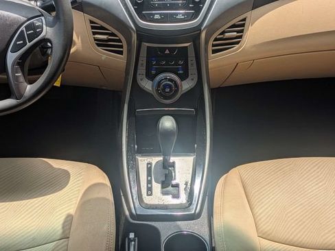 Used 2013 Hyundai Elantra GLS w/ Preferred Pkg FWD image 17