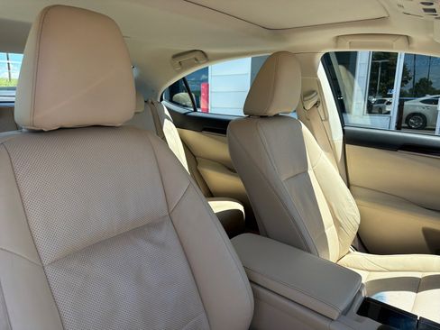 Used 2015 Lexus ES 350 w/ Luxury Package FWD image 27