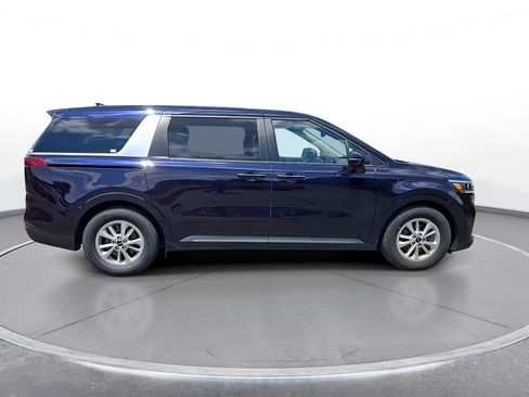 Used 2024 Kia Carnival LX FWD image 8