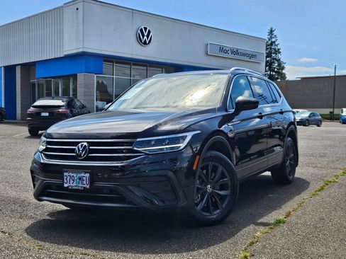 Used 2024 Volkswagen Tiguan SE w/ Panoramic Sunroof Package AWD/4WD image 1