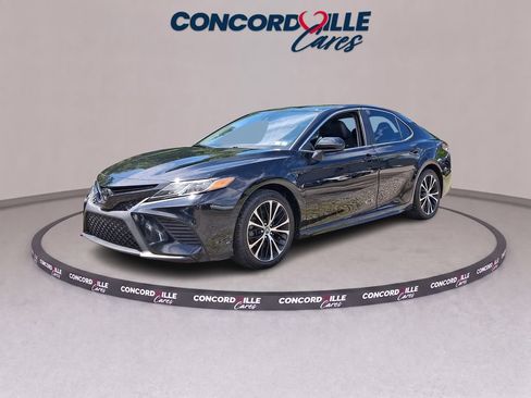 Used 2019 Toyota Camry SE FWD image 3