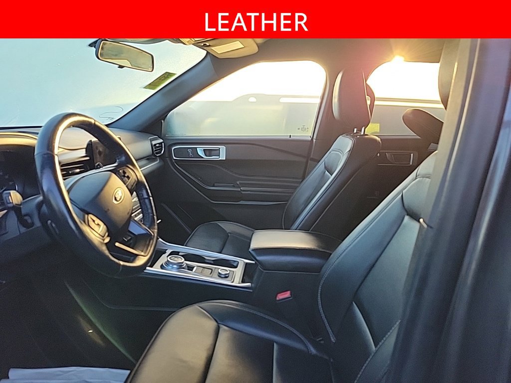Used 2020 Ford Explorer XLT w/ Equipment Group 202A AWD/4WD image 4