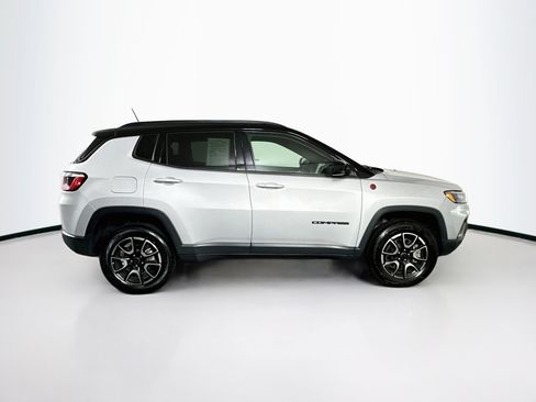 Used 2025 Jeep Compass Trailhawk AWD/4WD image 10