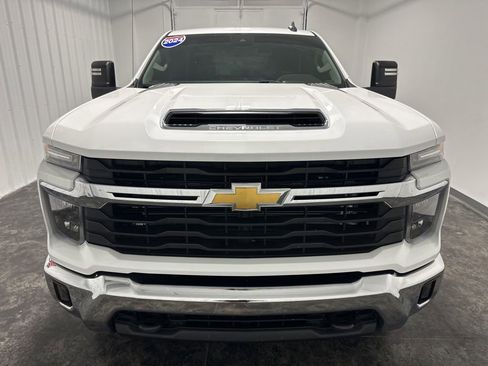 Used 2024 Chevrolet Silverado 2500 LT AWD/4WD image 2