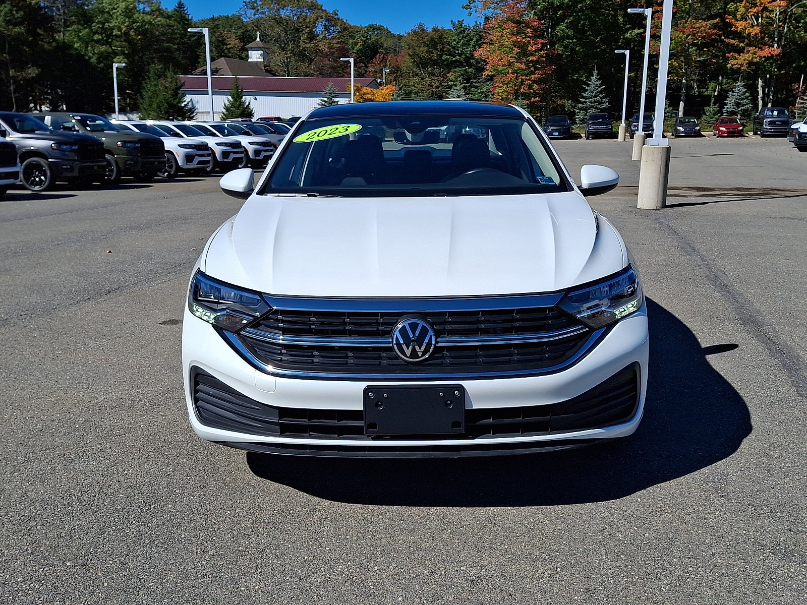 Used 2023 Volkswagen Jetta SE FWD image 2